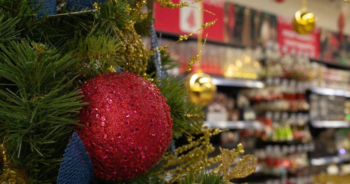 Is the supermarket open late? Christmas opening times for all