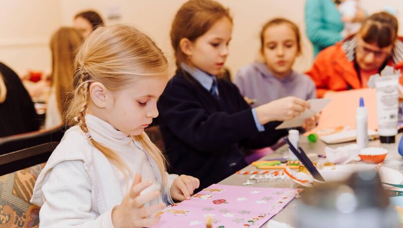 Ukrainian Children living in Killarney hotels have handmade and sent Christmas cards to thank the Killarney community for their welcome. Picture: Aleksndr Khomenko.