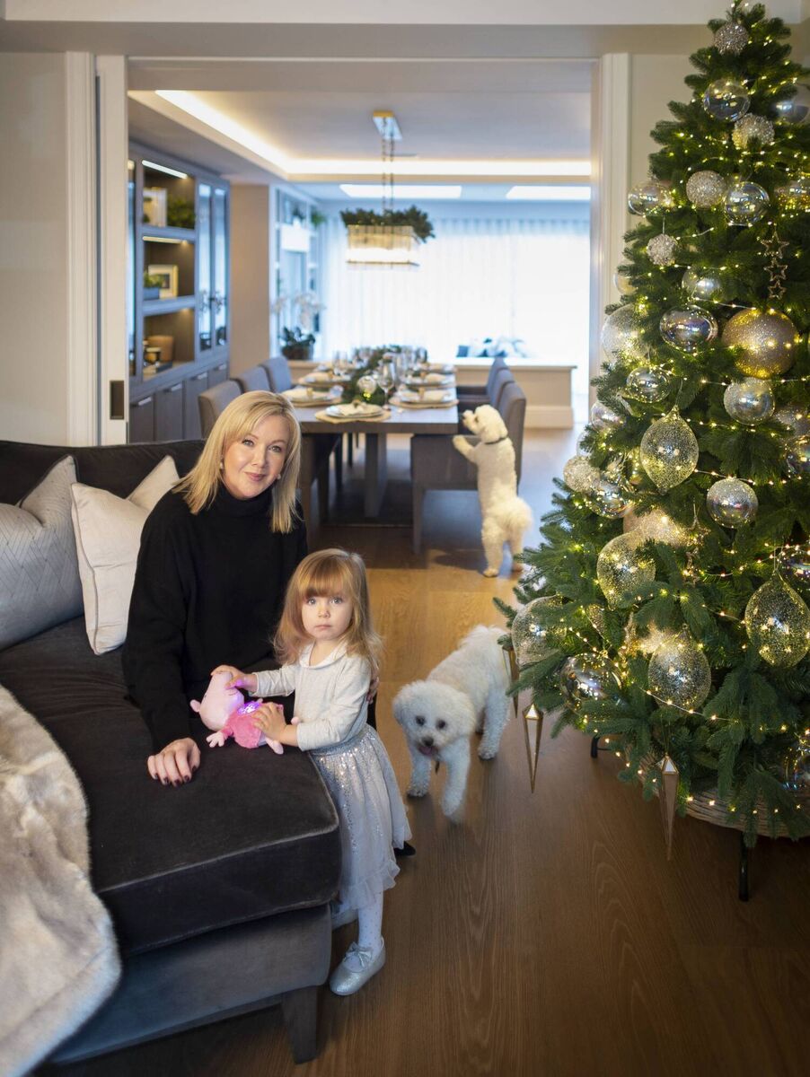 Arlene McIntyre with Allyson (Ally) and their dogs Sweetie and Boo. 	Picture: Kip Carroll
                    