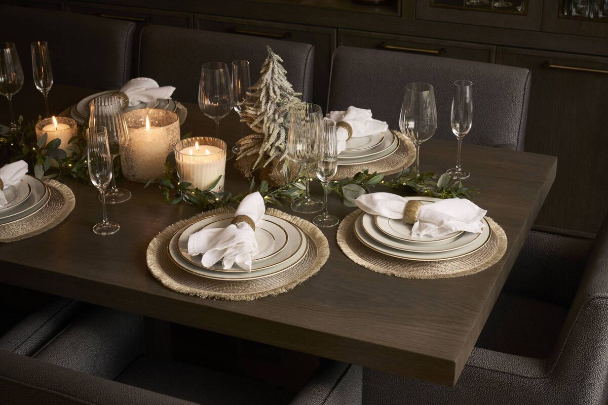 A festive tablescape in Arlene's home. 	Picture: Piotr Zawistowski 50HZ Photography
                    