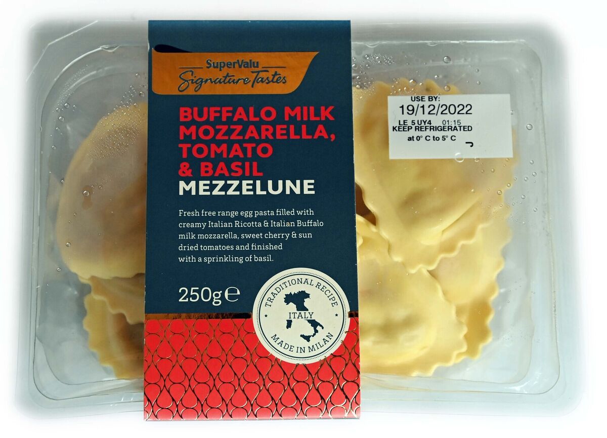 SuperValu Signature Tastes Buffalo milk mozzarella, tomato and basil mezzelune 
