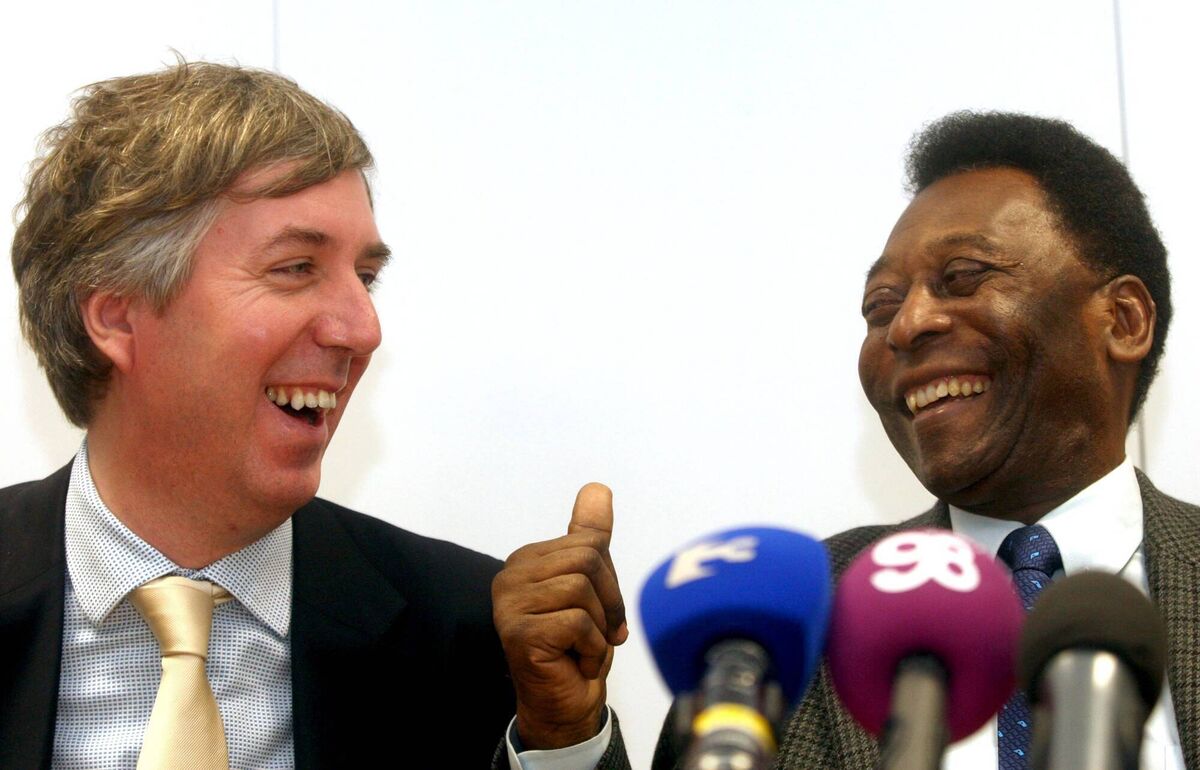 Former FAI CEO John Delaney with Pelé during his visit to Ireland in 2009.  Picture: James Crombie/Inpho