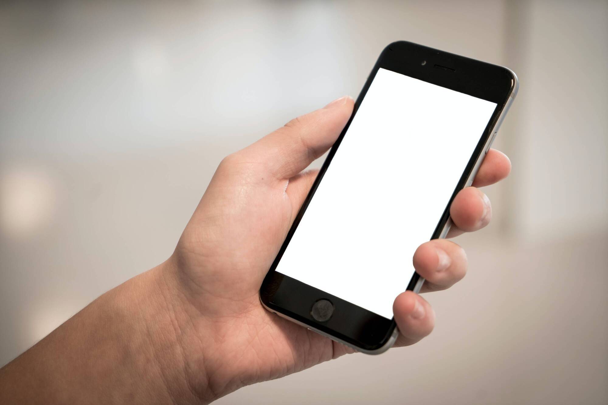 Bernard O'Shea: I swapped my smart phone for a 'dumb' phone — and I'm so glad I did