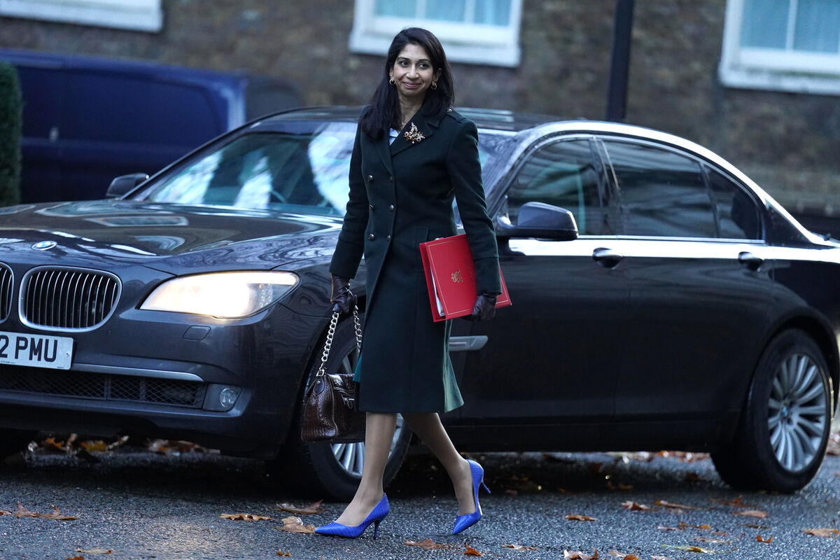 Suella Braverman will become Tory leader.