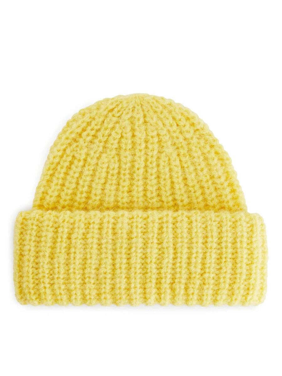 Responsible wool aplaca beanie, Arket, €49 Responsible wool aplaca beanie, Arket, €49