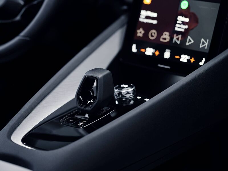 This time around we have a twin-motor set-up and this boosts performance considerably. The 0-100 km/h dash takes just 4.7 seconds and top speed is a very acceptable 204 km/h. This time around we have a twin-motor set-up and this boosts performance considerably. The 0-100 km/h dash takes just 4.7 seconds and top speed is a very acceptable 204 km/h.