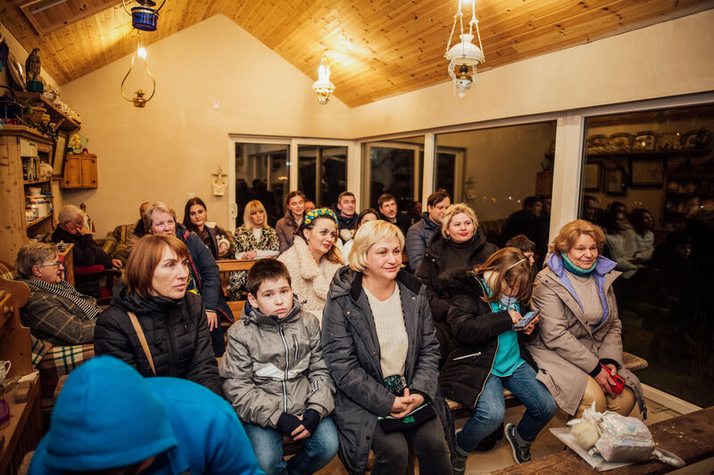  Ukrainians attend the Knockfierna Heritage Society rambling house session on Little Christmas night.  