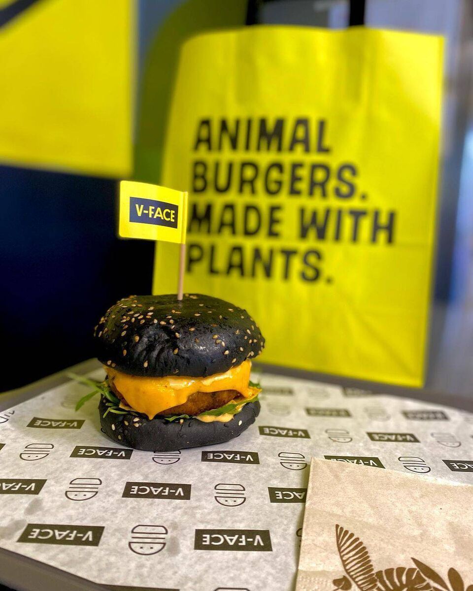 Hot Chick burger from V-Face