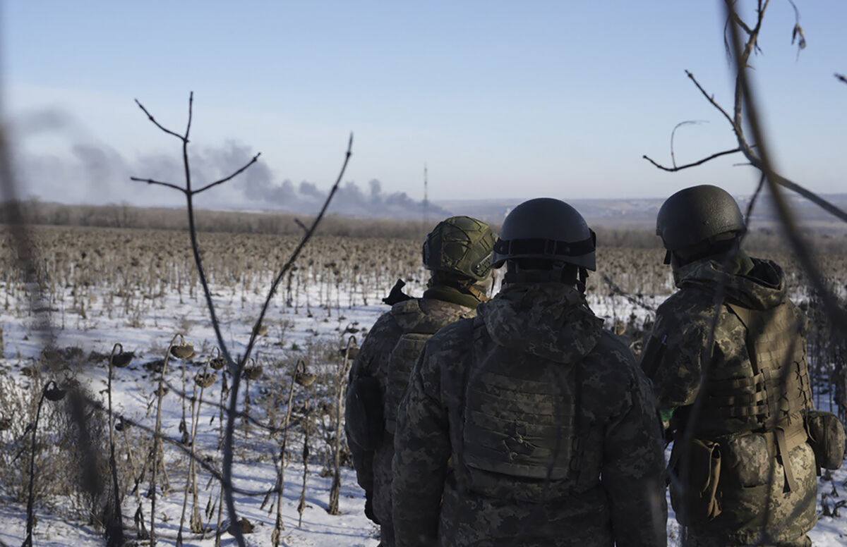 Ukrainian soldiers watch as smoke billows during fighting between Ukrainian and Russian forces in Soledar, Donetsk region, Ukraine, Wednesday, Jan. 11, 2023. Picture: AP Photo/Libkos