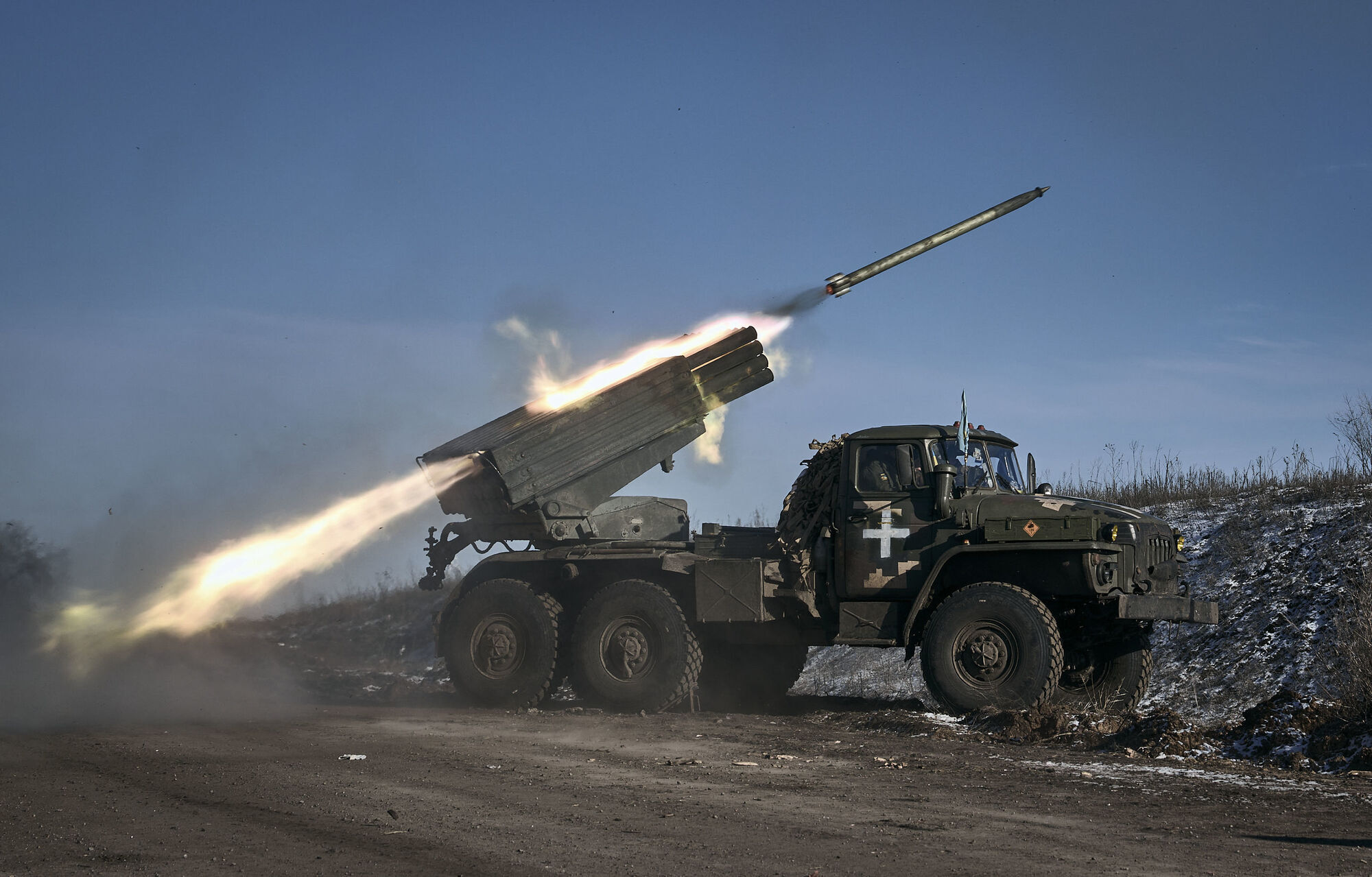 Ukraine says its forces hold out after 'hot' night in Soledar