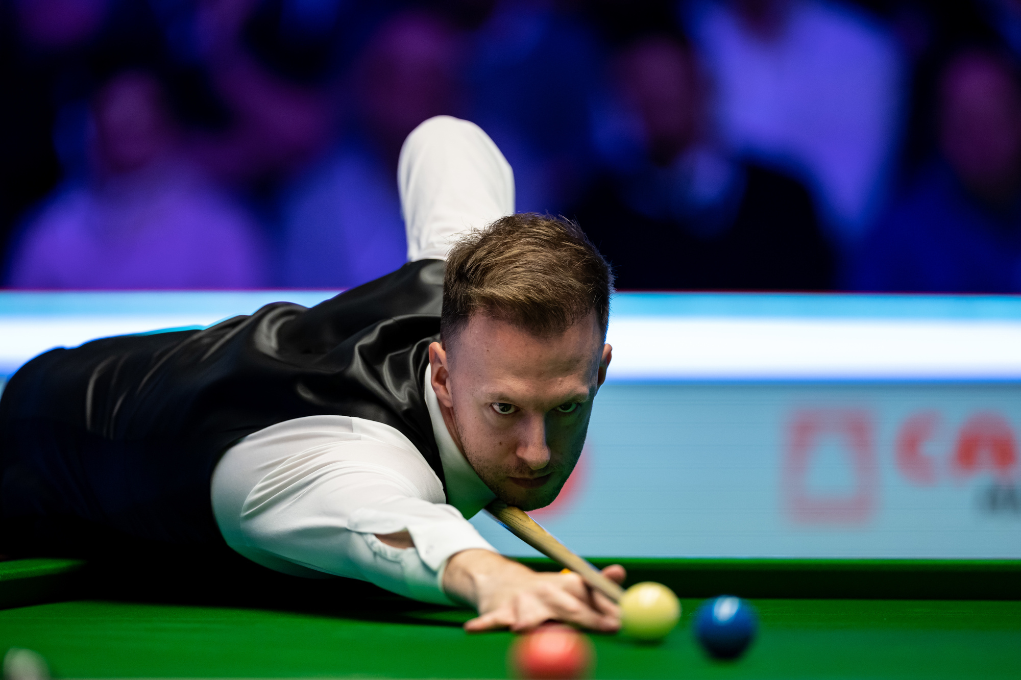 Judd Trump resists Mark Williams fightback for two-frame lead in Masters final