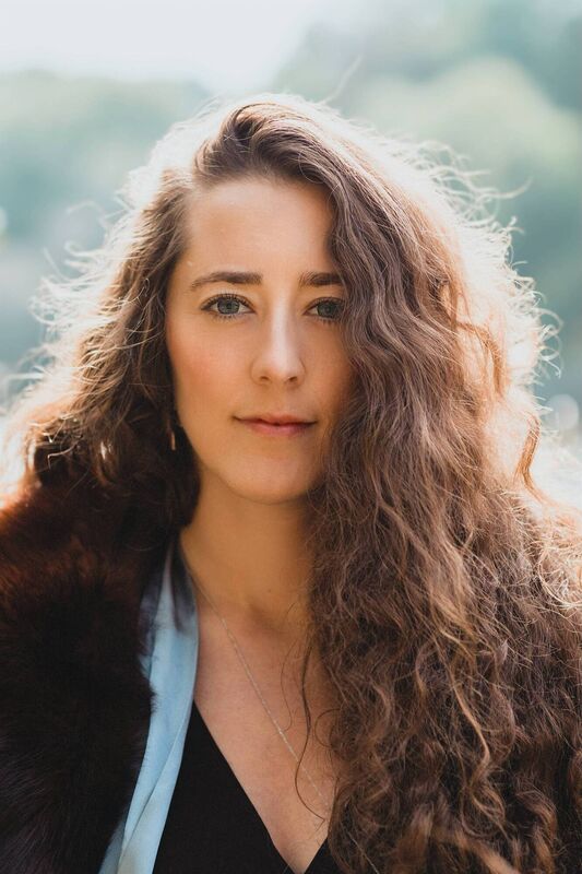 Laura Sniderman has a Masters in Clinical Psychology from Columbia University and is the Founder of Kinnd, a new friendship app and global community launching in 2023.