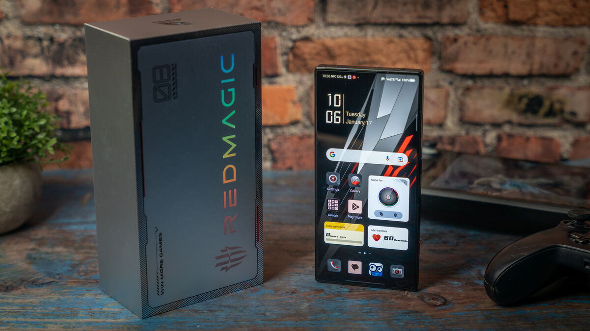 The RedMagic 8 Pro features a stunning 6.8-inch AMOLED full-screen display. Picture: Noel Campion.