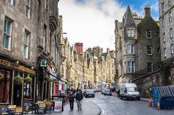 For the best in shopping and sightseeing, you can't go wrong with a trip to Edinburgh!