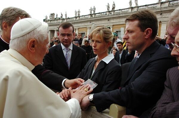 Pope Benedict meets Gerry and Kate McCann during his weekly audience at St Peter’s Square in 2007.