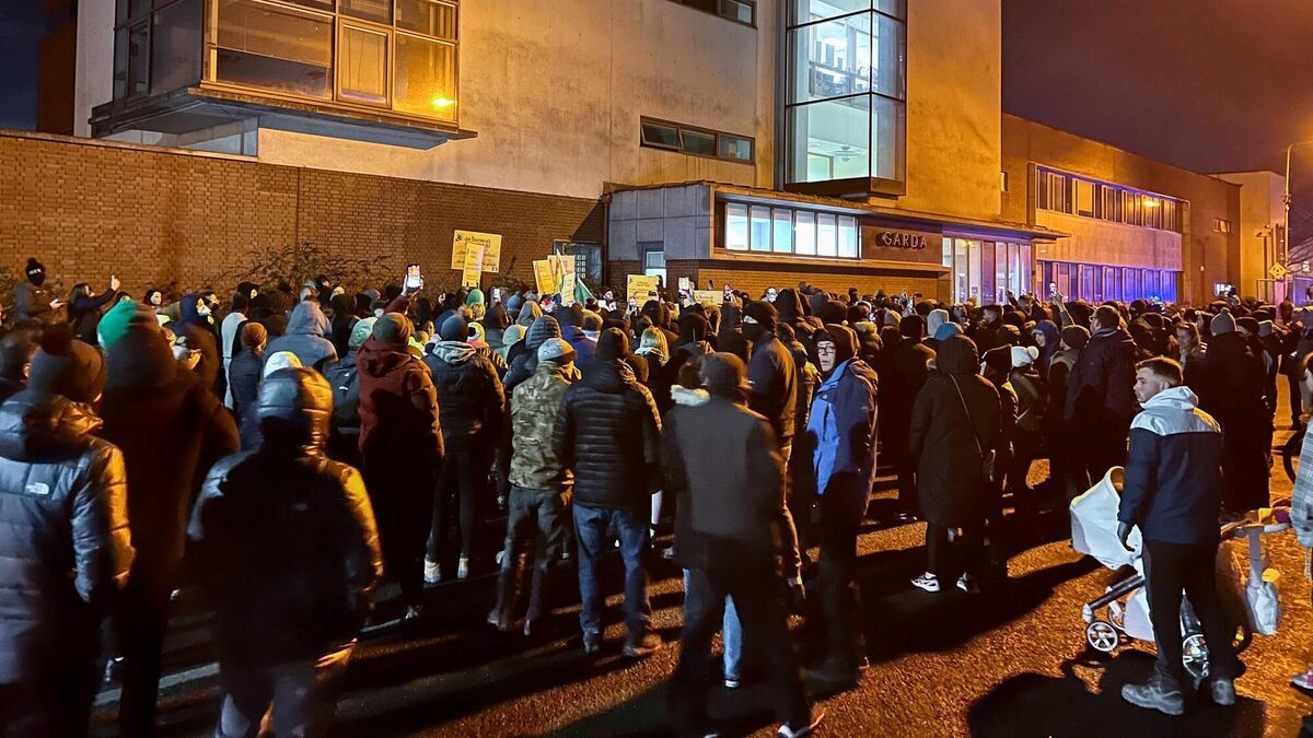 Protesters outside garda station call for release of far-right activist - Vimarsana News