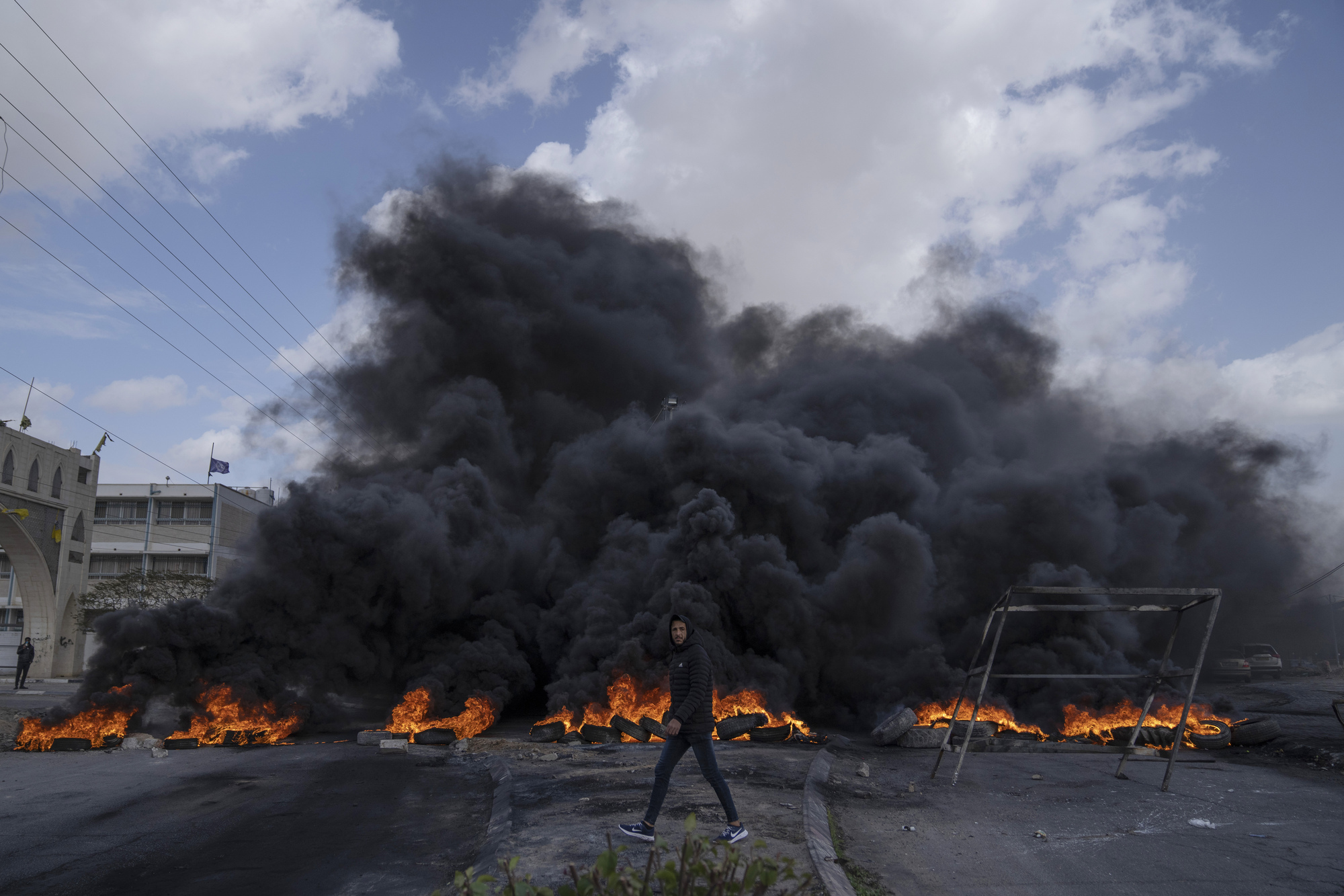 Israeli troops kill five Palestinian gunmen in West Bank raid – officials