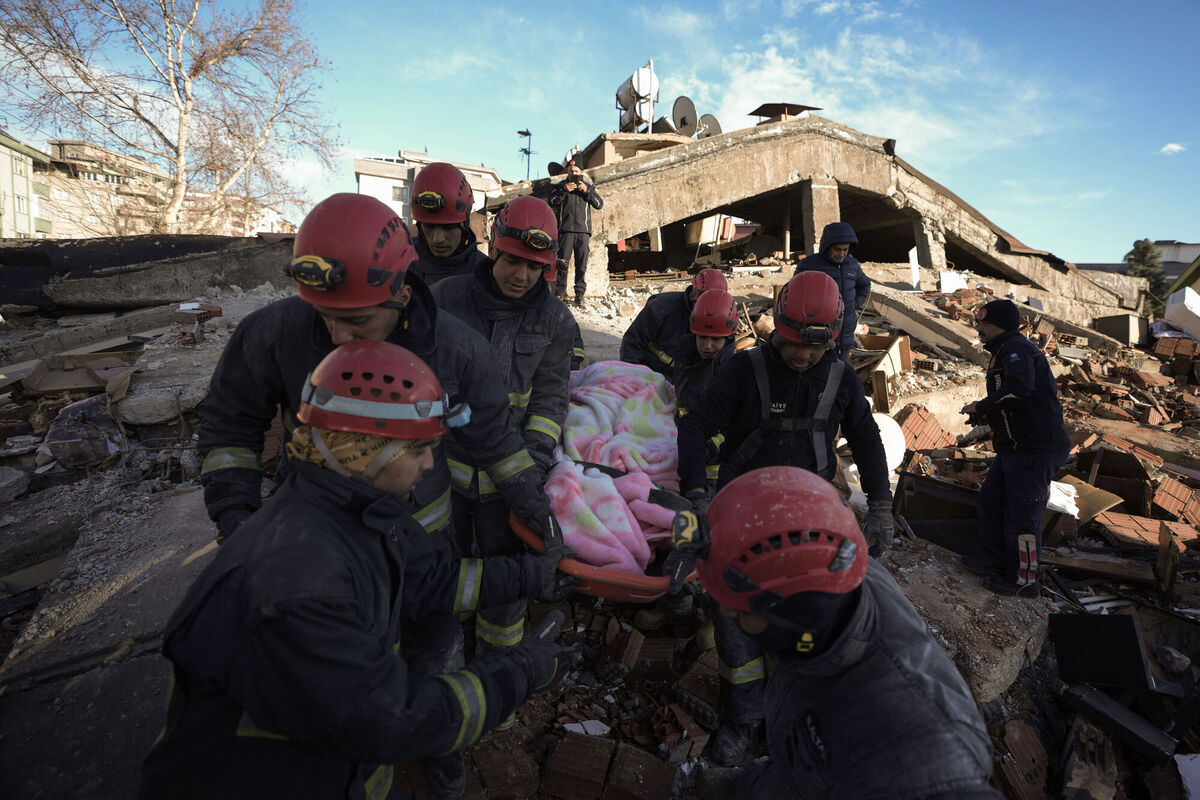 Rescue teams evacuate a survivor from the rubble of a destroyed building in Kahramanmaras, southern Turkey, Tuesday, Feb. 7, 2023. Picture: AP Photo/Khalil Hamra Rescue teams evacuate a survivor from the rubble of a destroyed building in Kahramanmaras, southern Turkey, Tuesday, Feb. 7, 2023. Picture: AP Photo/Khalil Hamra