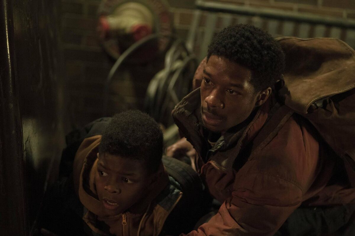  Keivonn Woodard and Henry Lamar Johnson in The Last of Us.