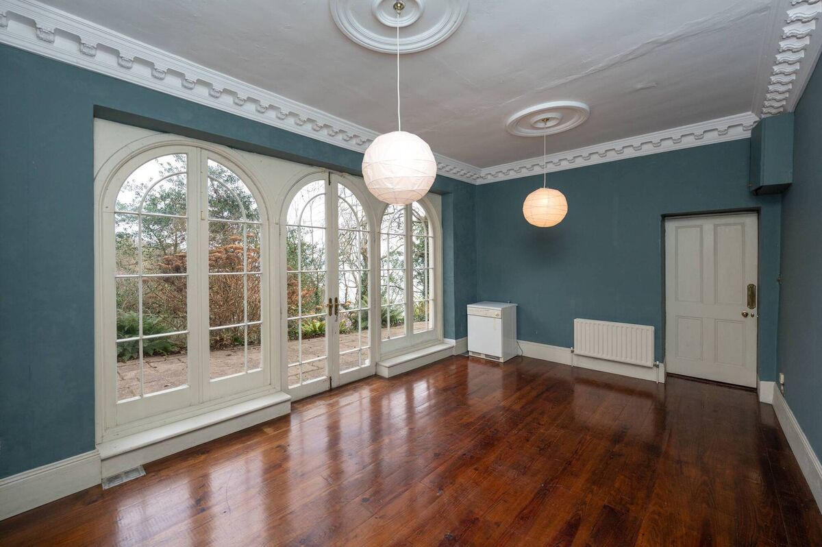 Dining room with doors to terrace Dining room with doors to terrace