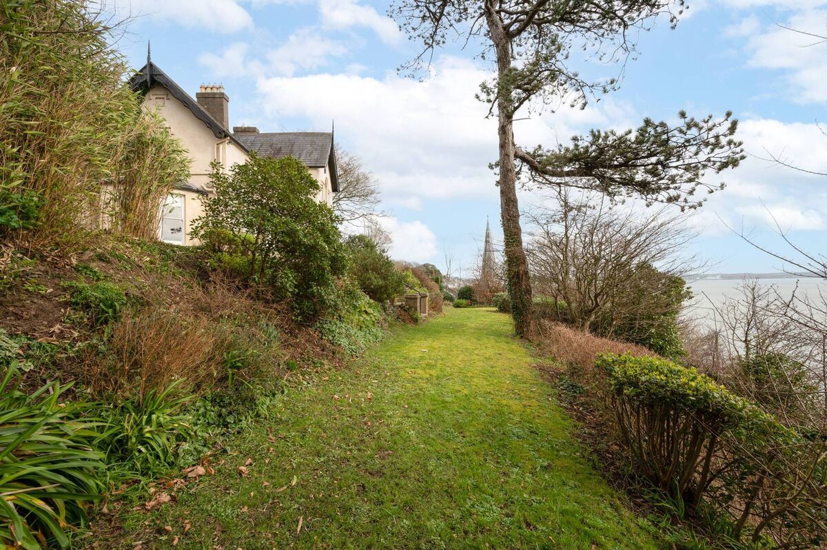 Stepped front garden Stepped front garden