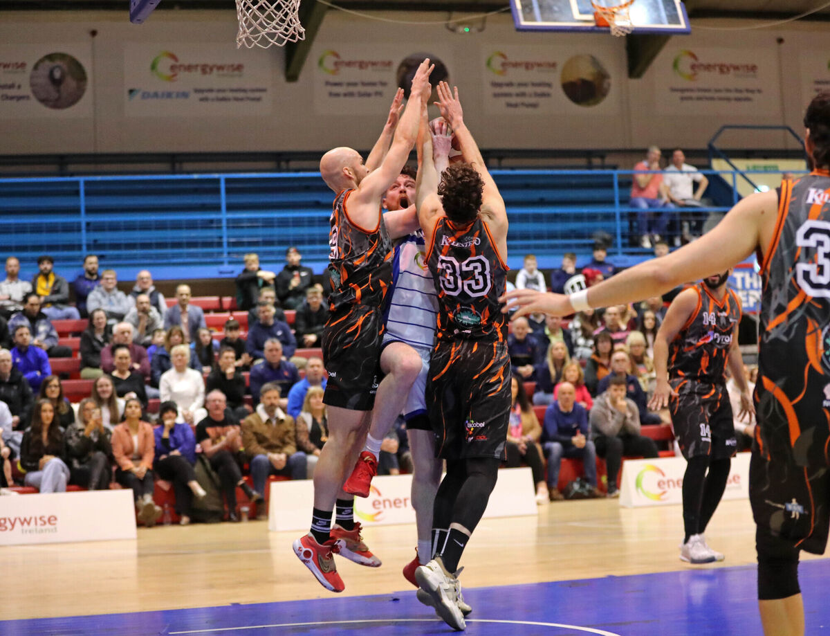 MY BALL: Jordan Blount, Energywise Ireland Neptune, and Paul Dick and Tomas Fernandez, Killester. Pic: Jim Coughlan. MY BALL: Jordan Blount, Energywise Ireland Neptune, and Paul Dick and Tomas Fernandez, Killester. Pic: Jim Coughlan.