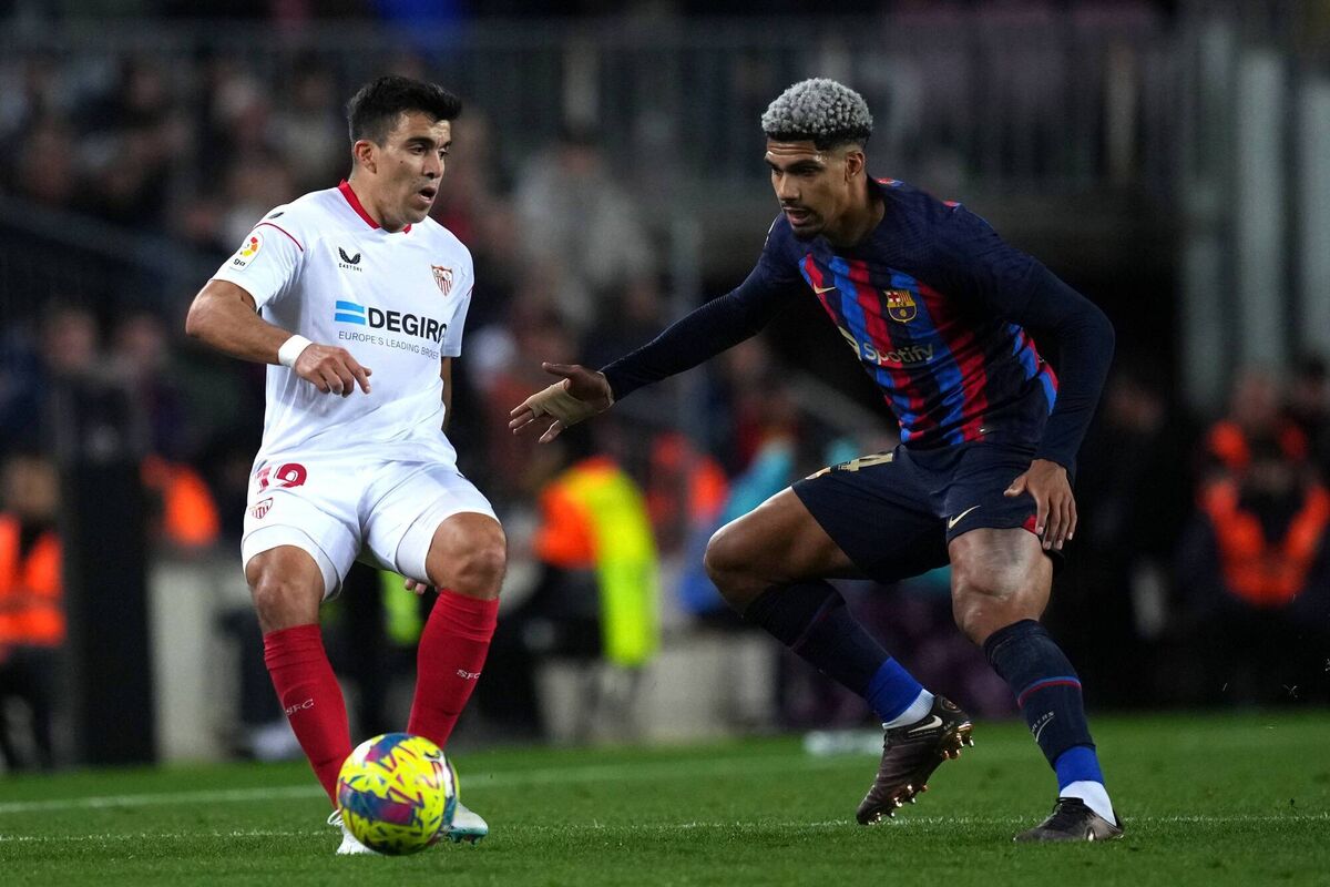 Marcos Acuna of Sevilla FC passes the ball from Ronald Araujo of FC Barcelona. Pic: Alex Caparros/Getty Images