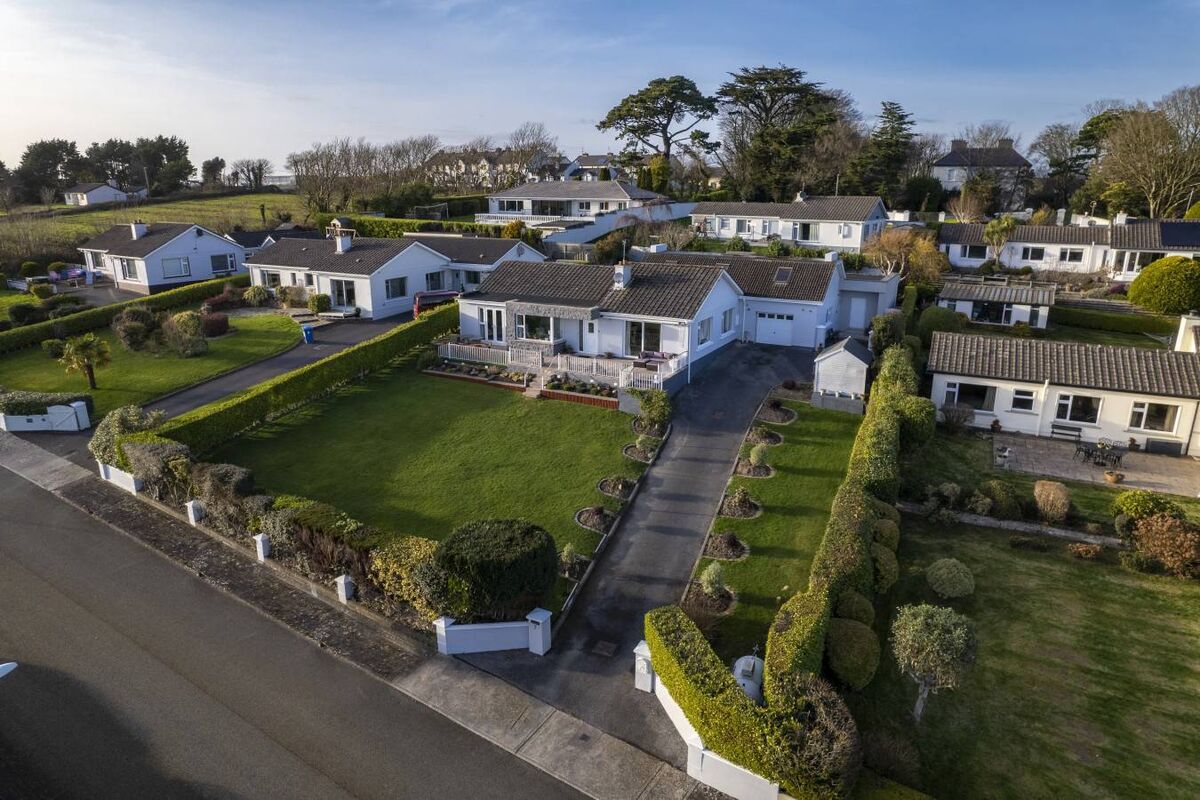 7 Harbour Heights has a almost 3,000 sq ft within