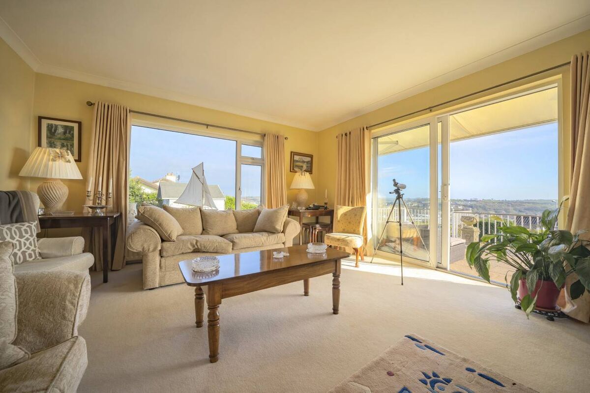 Dual aspect living room