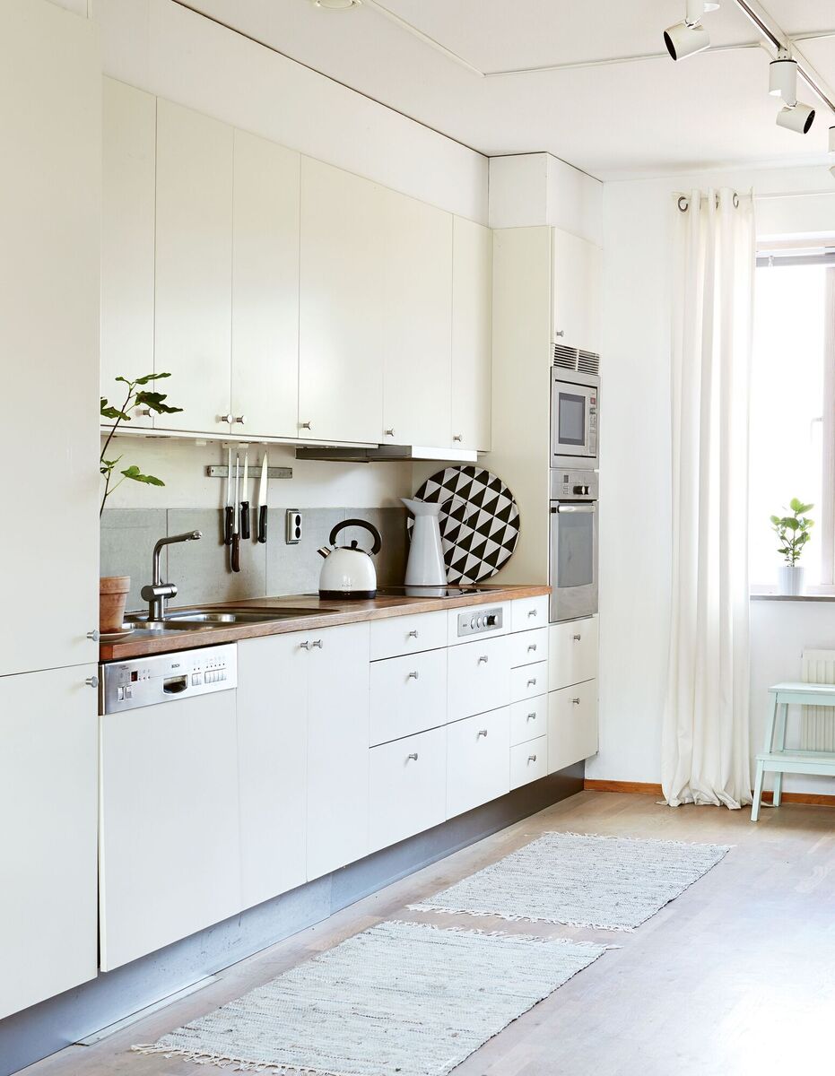  Simplifying your home includes having enough storage space for your belongings. Doors on cabinets and cupboards help to create calm qi and less visual clutter.