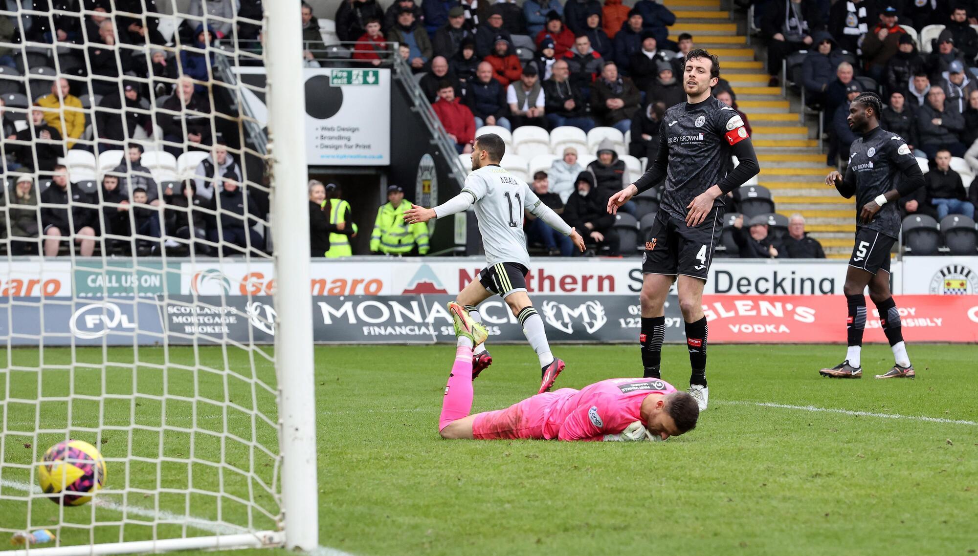 Celtic secure comfortable victory over 10-man St Mirren
