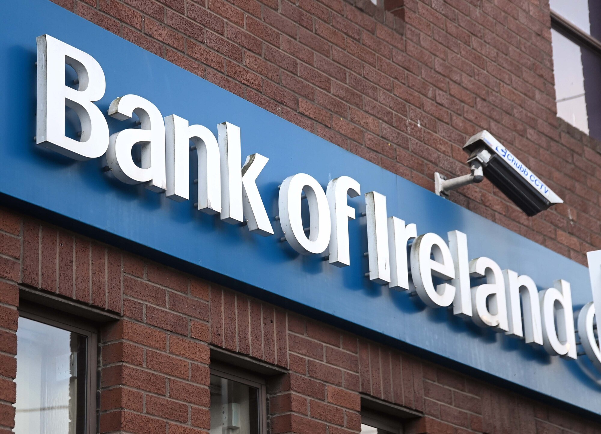 Bank of Ireland plans share buybacks as it reports €1.2bn profit