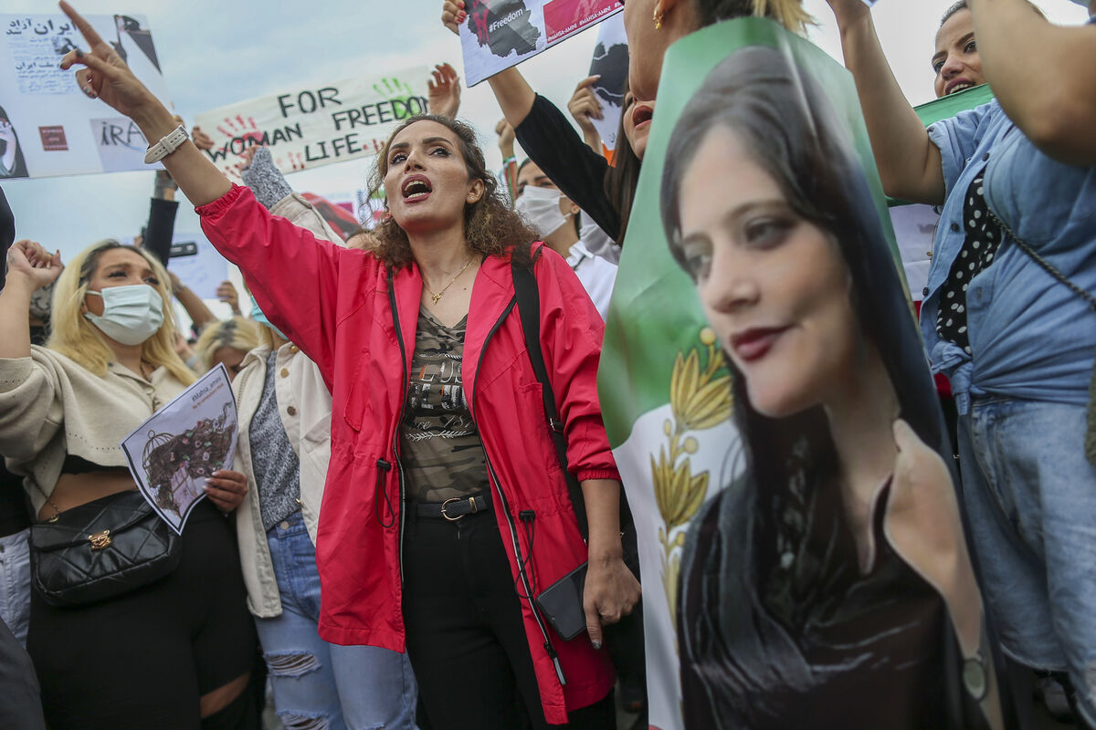Women shout slogans during a protest against the death of Iranian Mahsa Amini, in Istanbul, Turkey Women shout slogans during a protest against the death of Iranian Mahsa Amini, in Istanbul, Turkey