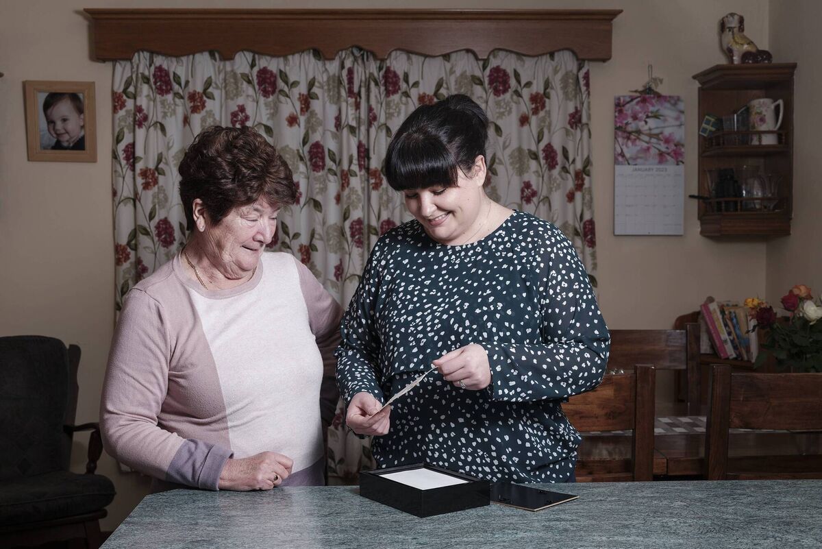 Madeline Condell shows her mum Margaret Kilcoyne the autographs of Brendan Gleeson, Colin Farrell, Pat Shortt and John Kenny signed on the back of a cereal box she got at the end of filming a scene. Picture: Michael Mc Laughlin