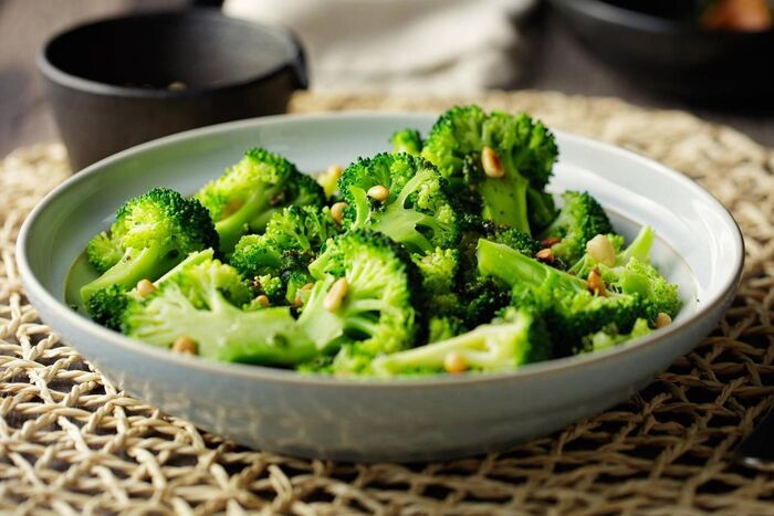 Cauliflower or Broccoli Salad