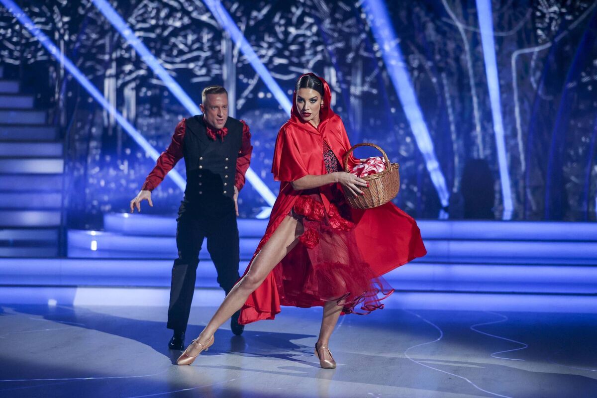 Suzanne Jackson with dance partner Michael Danilczuk. Picture: Kyran O’Brien/kobpix 