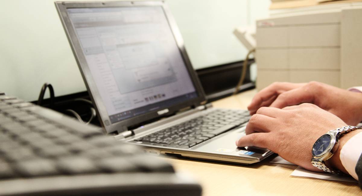 Payroll data shows annual employee rise of 4.8%