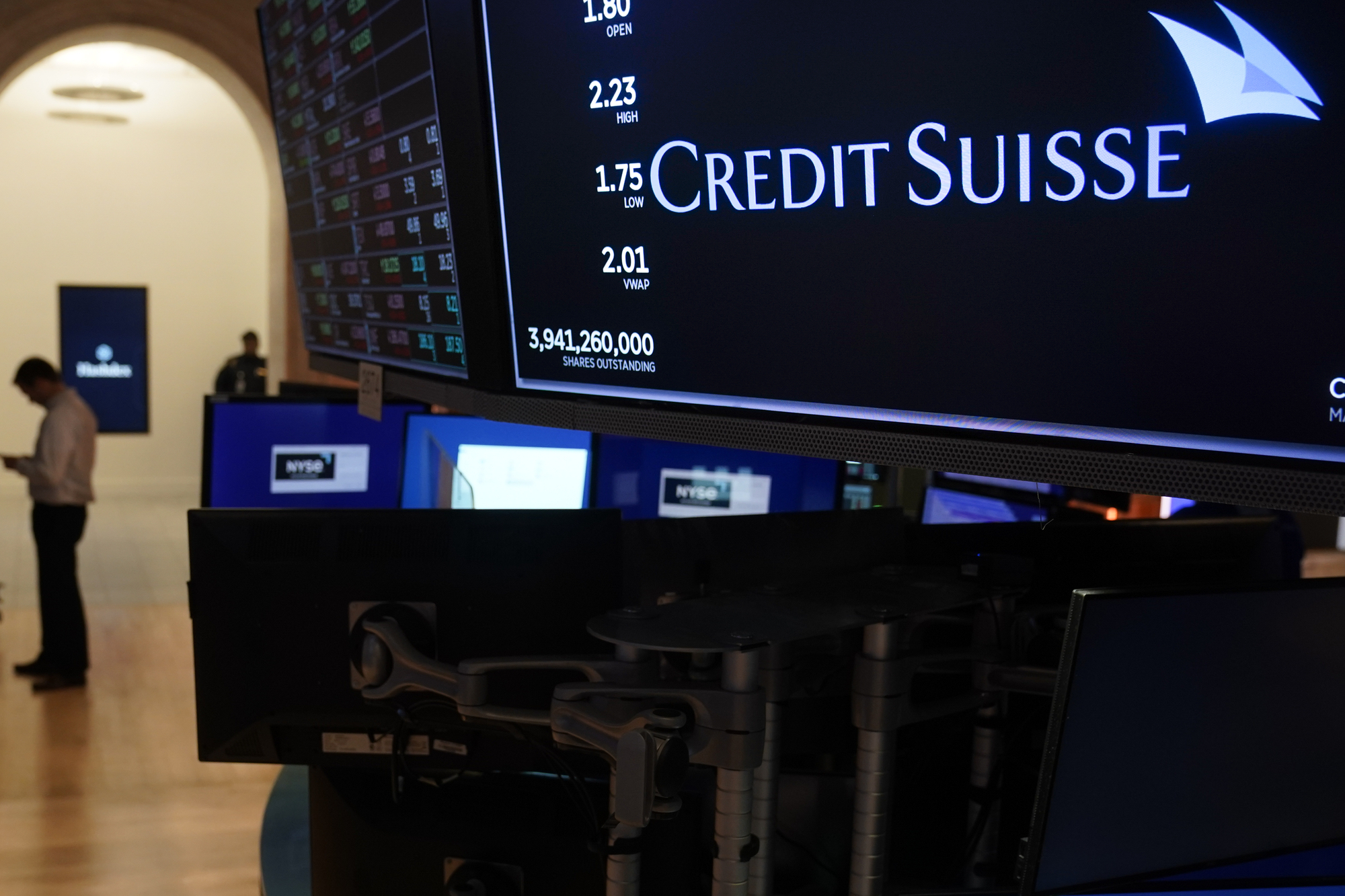 Credit Suisse to borrow £45bn from Swiss central bank after share price plummets