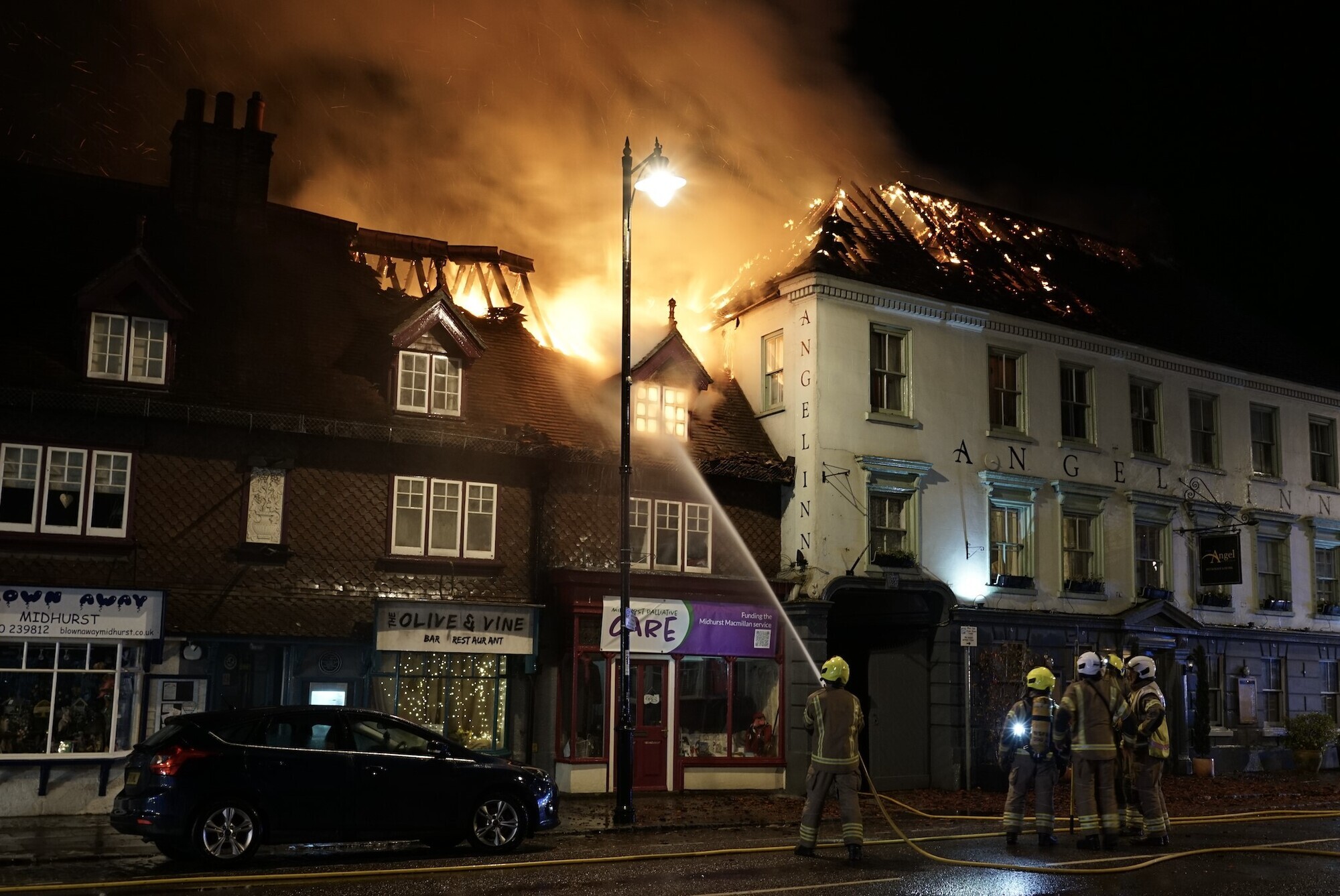 Fire engulfs 400-year-old hotel ‘housing Ukrainian refugees’ in UK