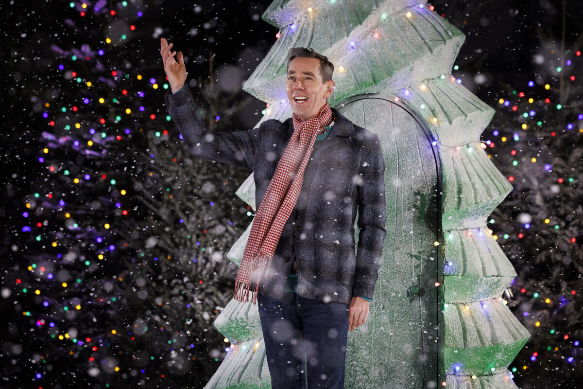 Ryan Tubridy pictured performing 'Let It Snow" during The Late Late Toy Show last year. Picture: Andres Poveda