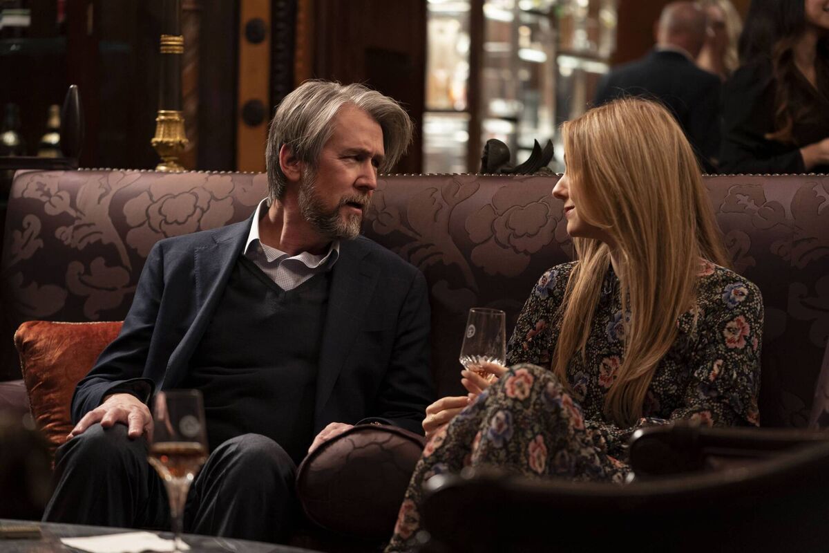  Alan Ruck and Justine Lupe in Succession. 