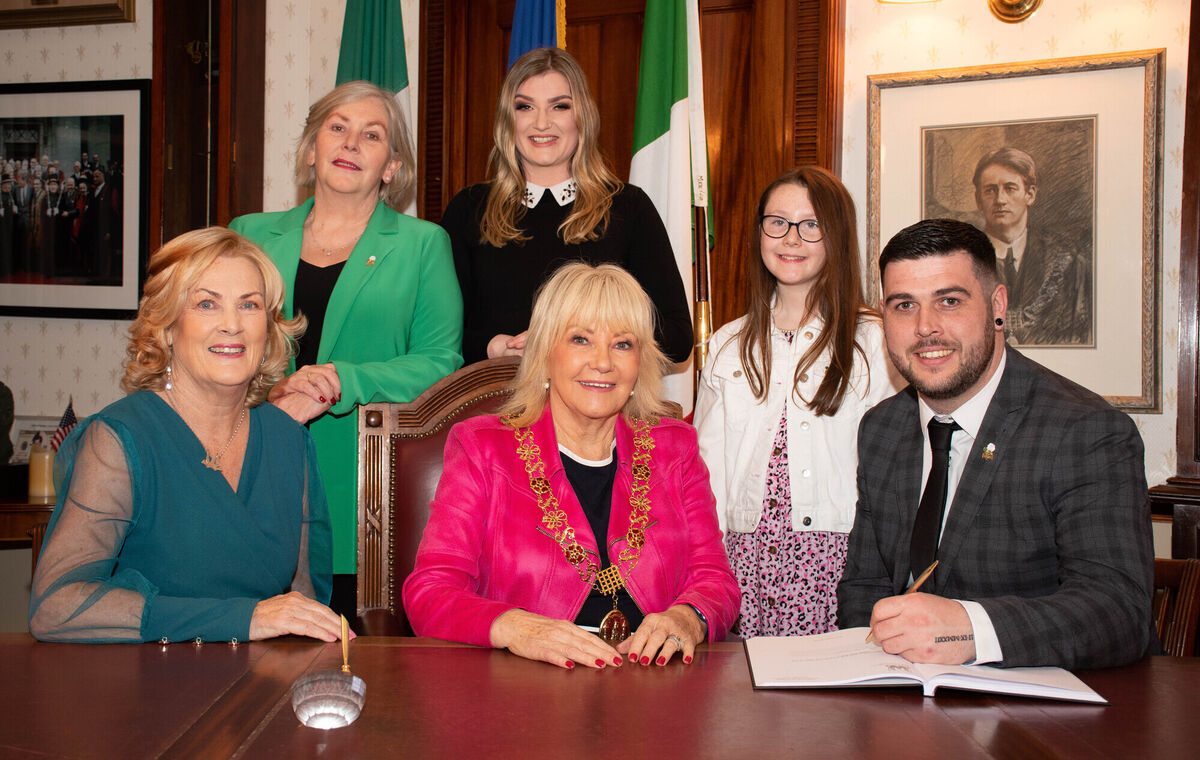 Lord Mayor of Cork Cllr Deirdre Forde with Ann Doherty, CE Cork City Council; Jessica MacCurtin, Leah Hartnett MacCurtain, Tomas MacCurtain and Fionnuala MacCurtain from Mallow who are all descendants of Tomás MacCurtain. Picture: Howard Crowdy