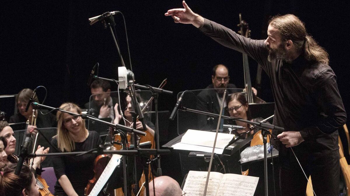 John O’Brien conducts the Cork Opera House Concert Orchestra. Picture: Clare Keogh John O’Brien conducts the Cork Opera House Concert Orchestra. Picture: Clare Keogh