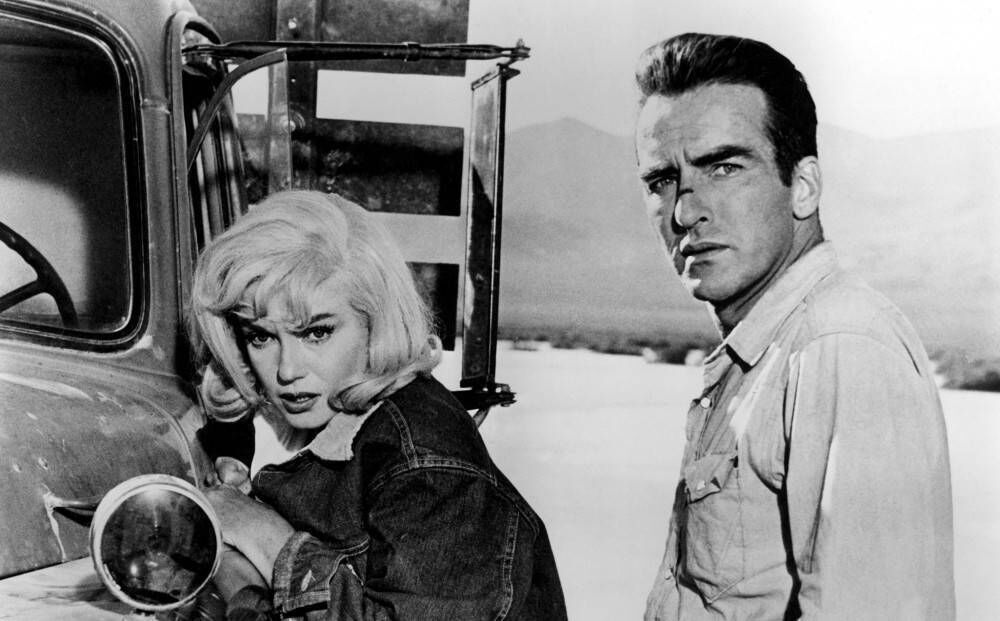  Marilyn Monroe and Montgomery Clift in The Misfits. 