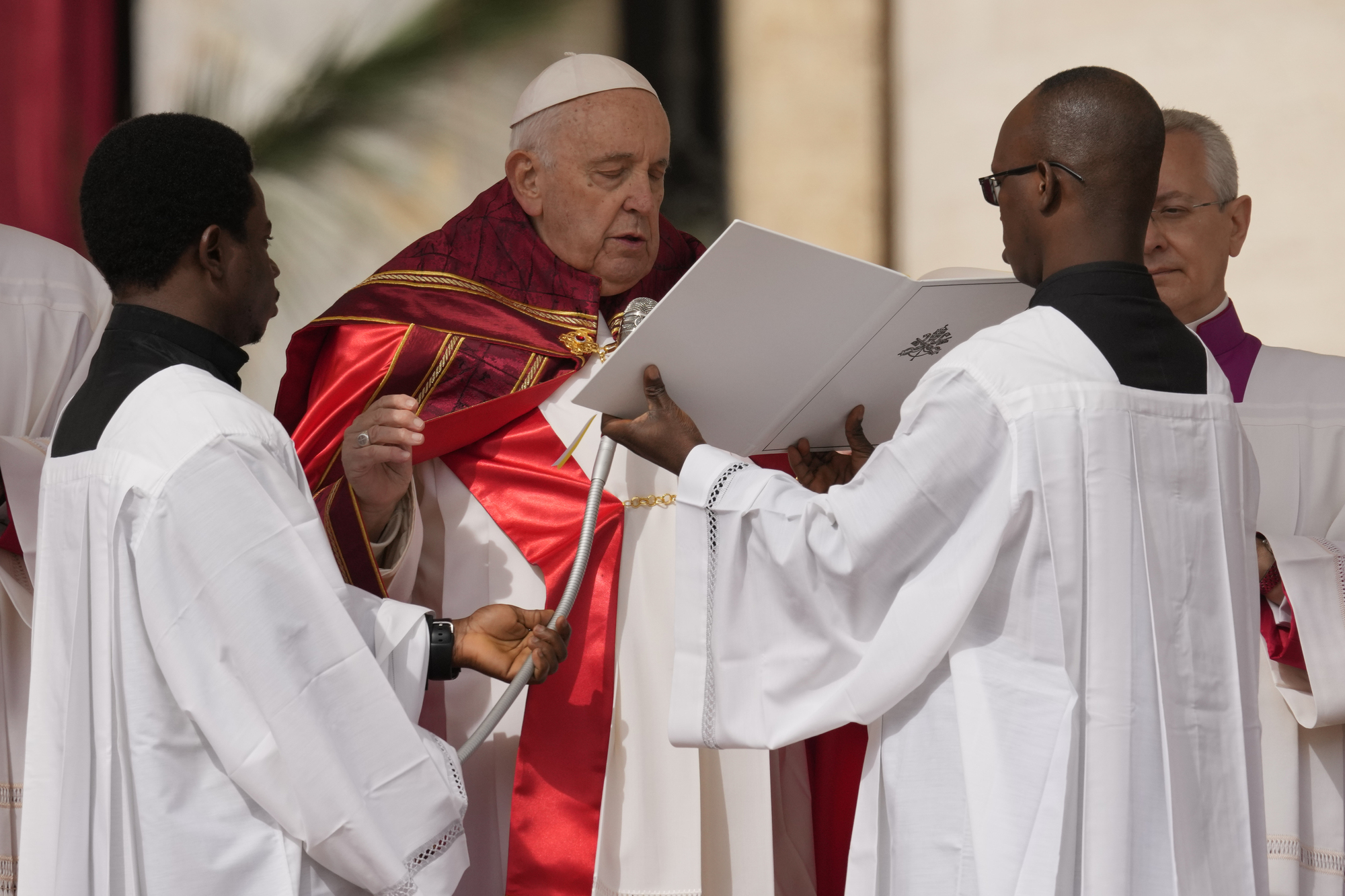Pope Francis leads Palm Sunday Mass after hospital stay