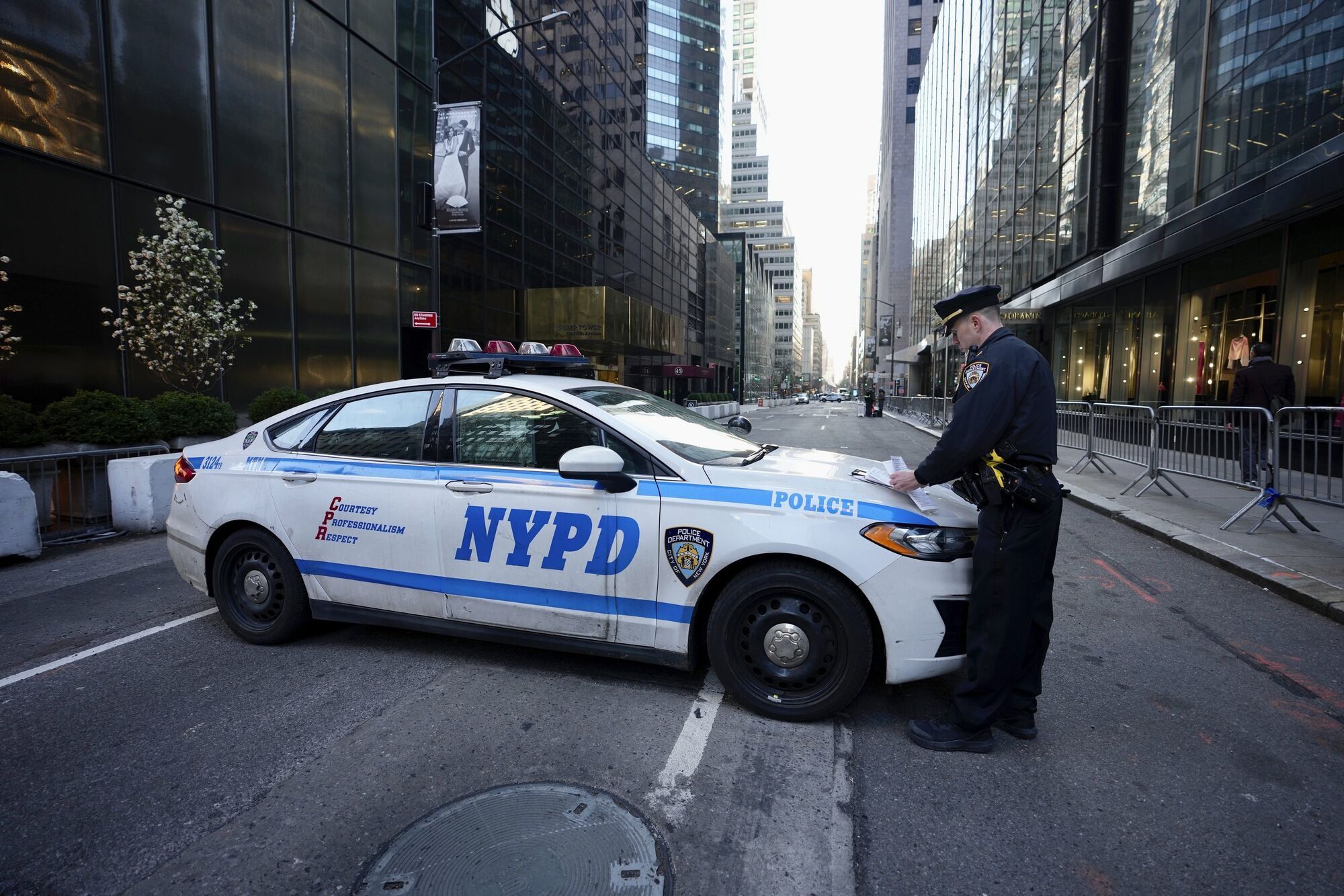 New York plans for Trump surrender with barricades and courtroom closings