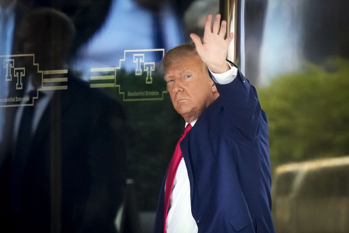 Former President Donald Trump arrives at Trump Tower in New York, Monday, April 3, 2023. (AP Photo/Bryan Woolston)