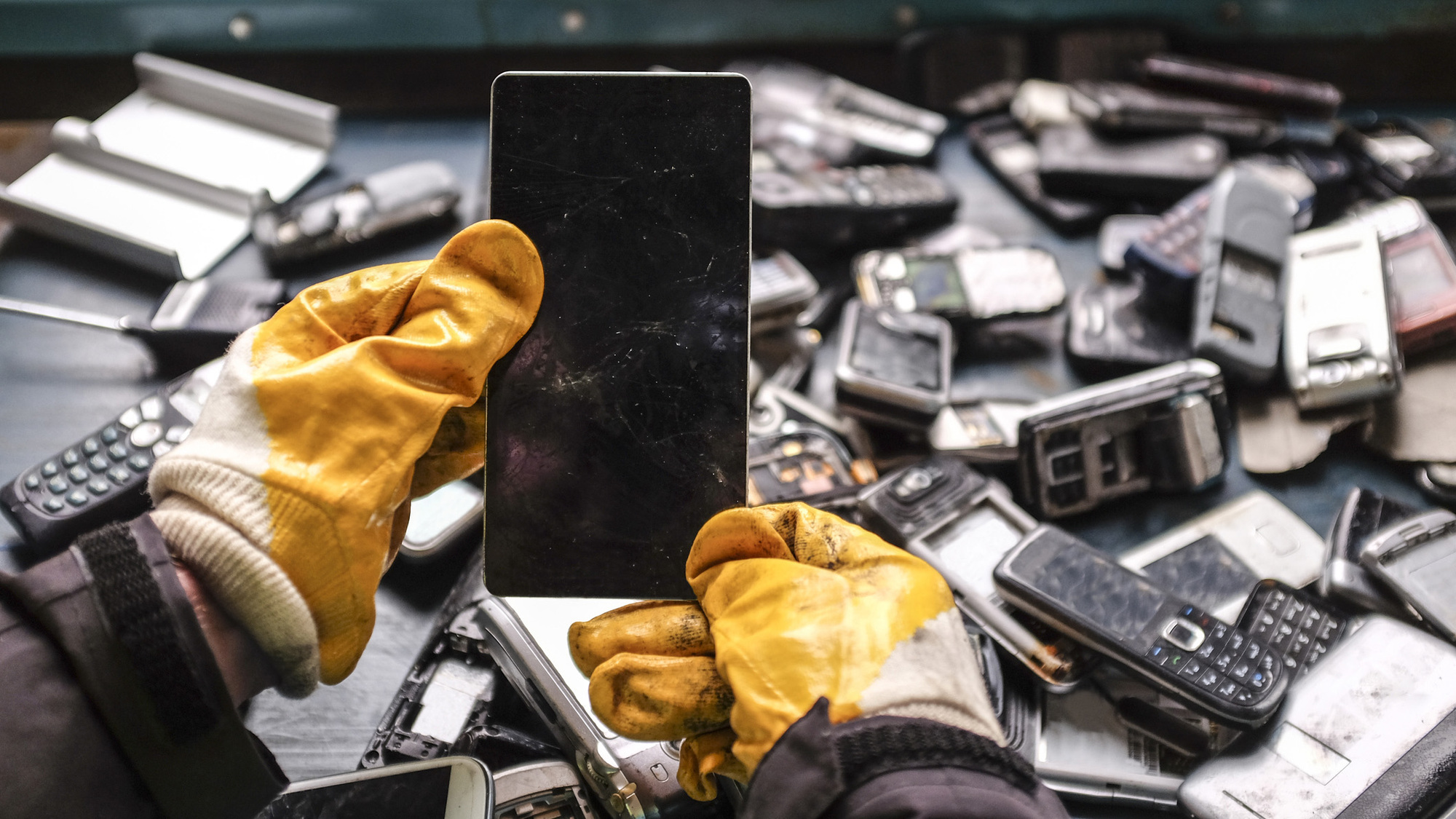 Three Ireland introduces programme for trading in old smartphones, tablets and electronic wearables
