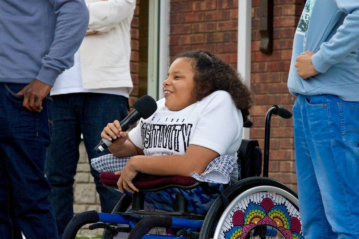  Isabella Mulvey-Sydney on DIY SOS. 