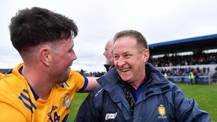 <p>LONG-TIME BOND: Clare manager Colm Collins celebrates with Keelan Sexton. Pic: Piaras Ó Mídheach/Sportsfile</p>